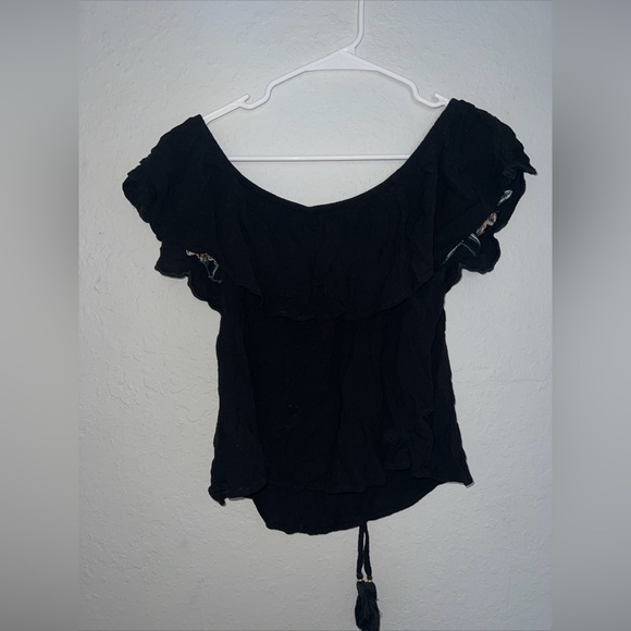 Black floral off the shoulder top size small - Picture 2 of 9